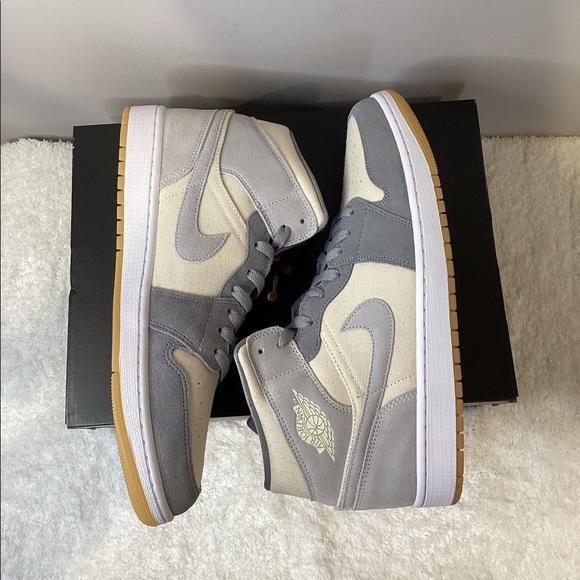 Air Jordan 1 Mid SE - Picture 7 of 11